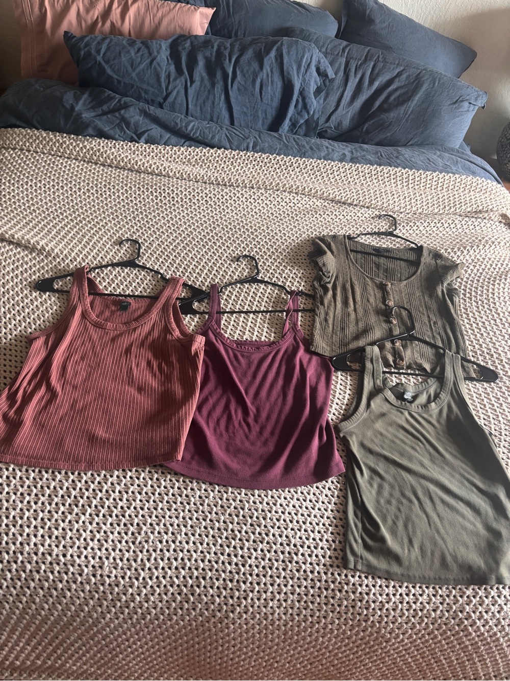 Basic tank top bundle size large - Wild fable , American eagle - Picture 2 of 6